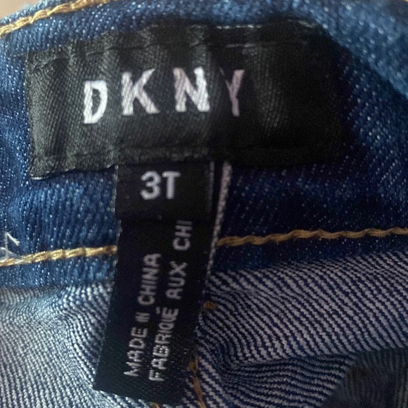 DKNY Rose Embroidered Stretch Jean Short - Picture 4 of 8